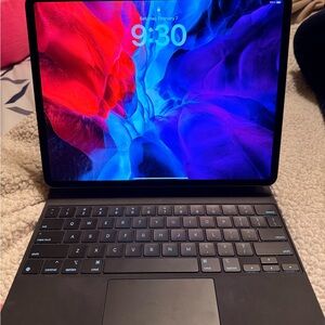 Apple iPad Pro 12.9 in. 128gb + Apple Magic Keyboard Bundle